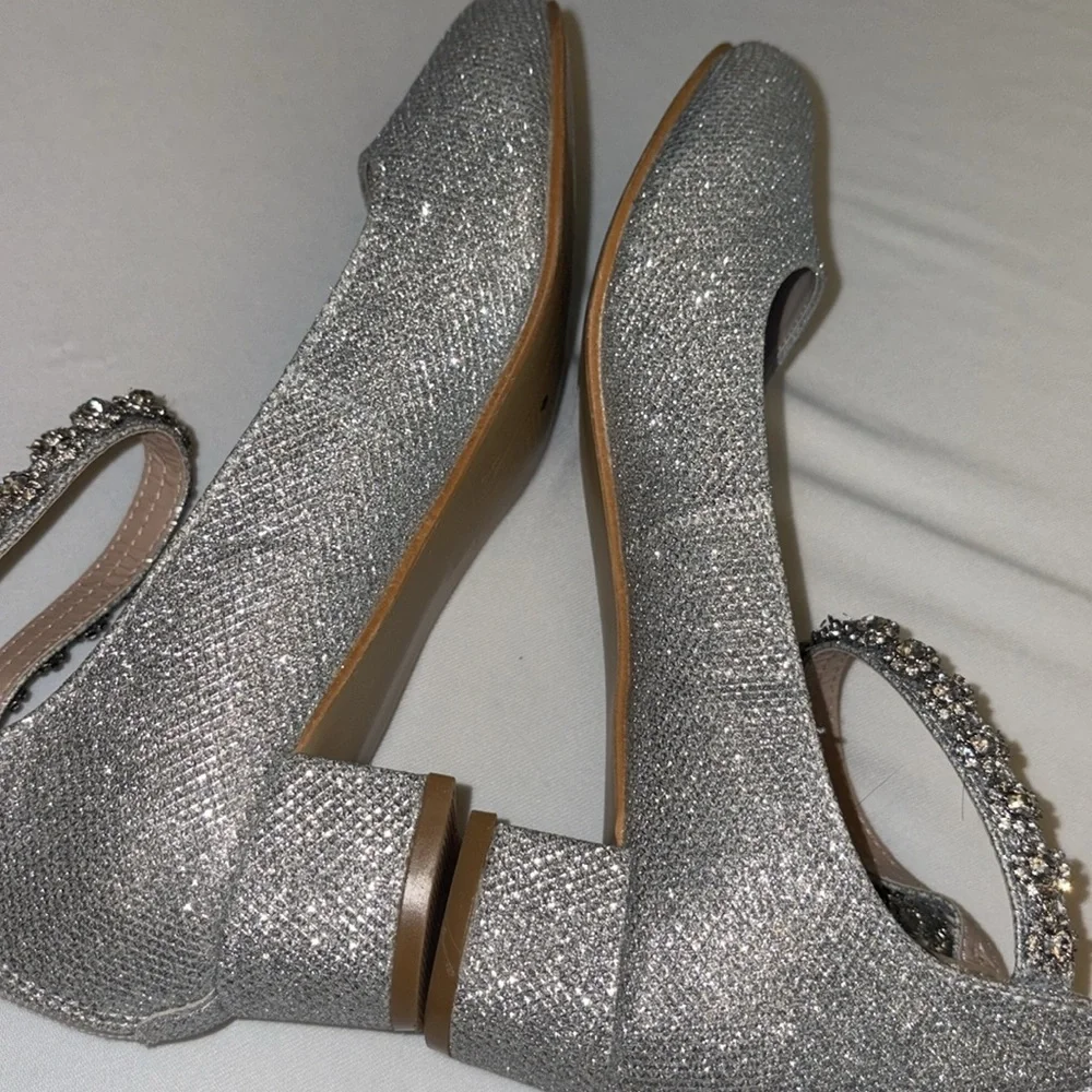 Badgley Mischka girls dress heels rhinestones on ankle strap 1.5” heel Size 3